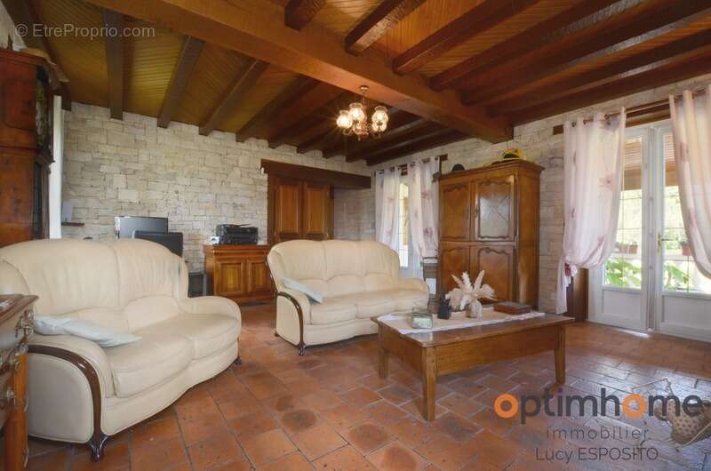  Propriété exceptionnelle avec étang privé sur plus de 1,7 hectare – Mazerolles, Charente  - photo 3