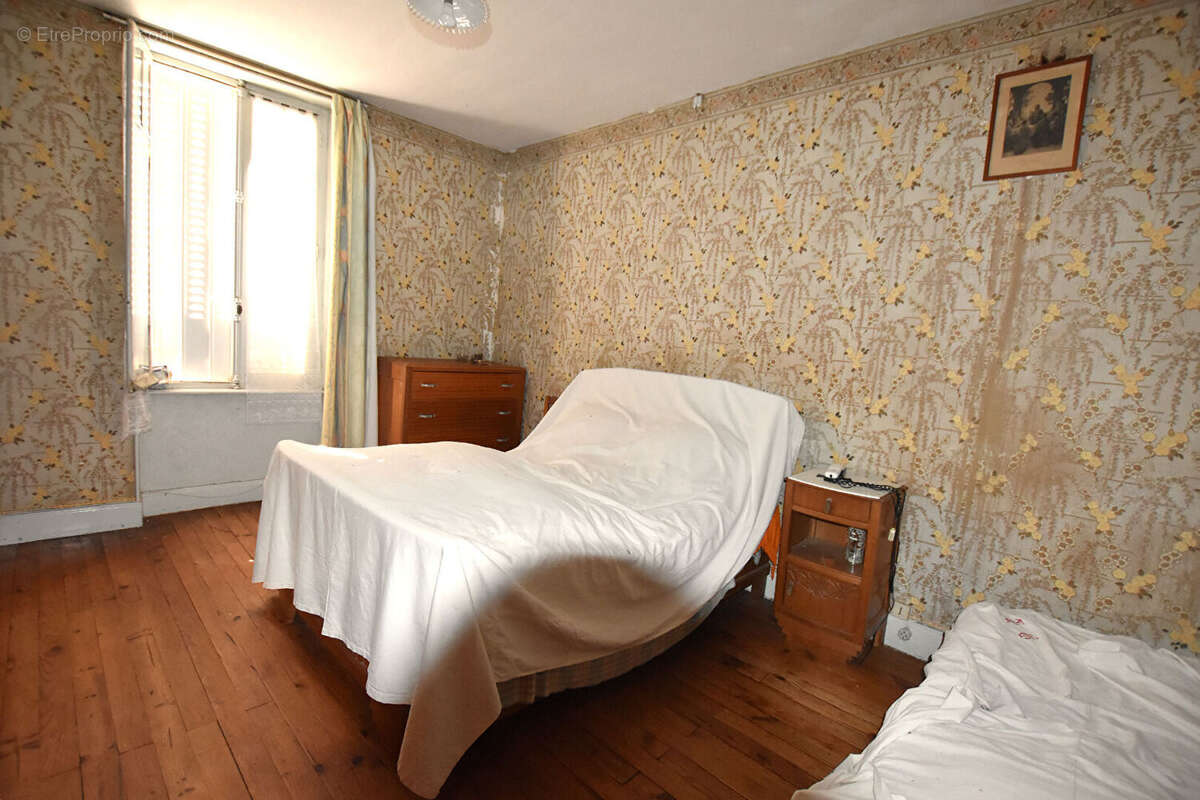 Maison à LE MAYET-DE-MONTAGNE