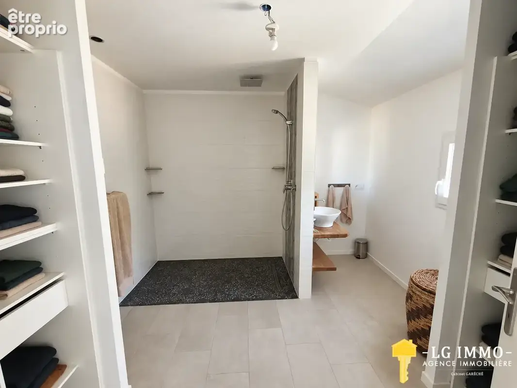 Maison en pierre entièrement rénovée — 3 chambres — jardin clos — dpe a - photo 8
