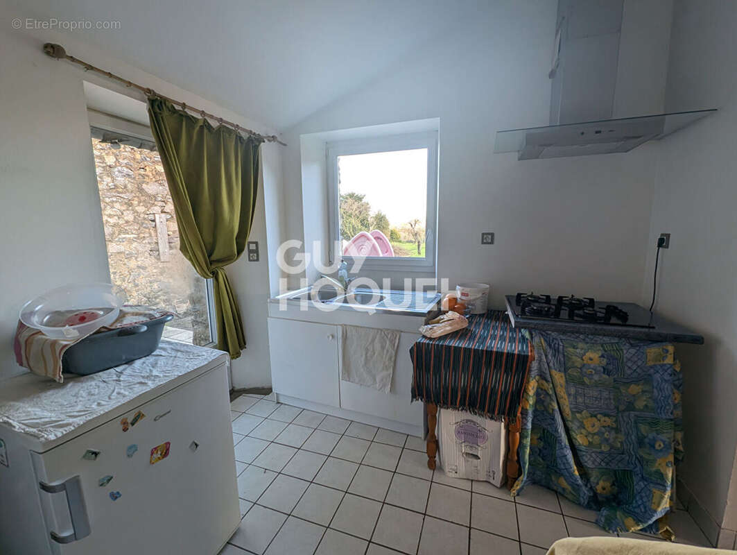 Maison à SAINT-QUENTIN-LES-ANGES