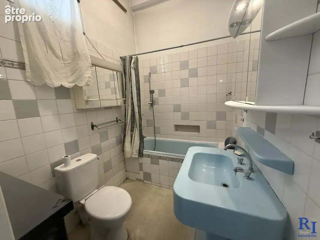 Salle de bain de la chambre parentale
