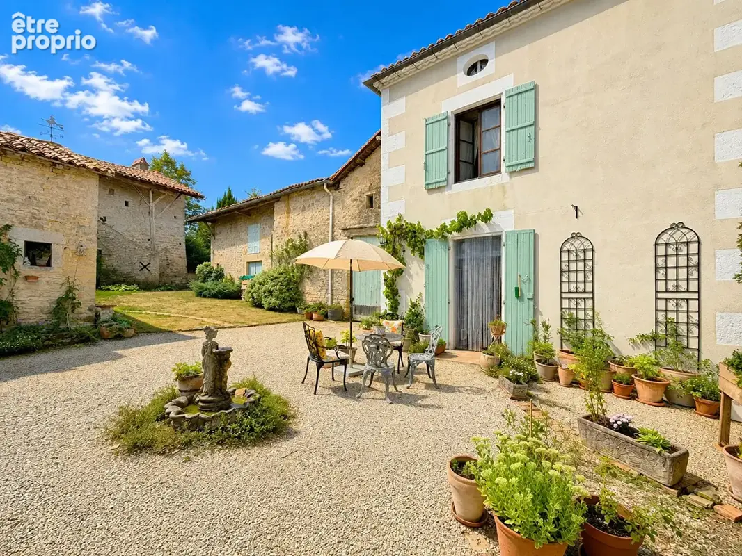 Superbe maison de maître rénovée de 4 chambres avec jardins paysagers, dépendances et maison du XVIIIe siècle à rénover - photo 20