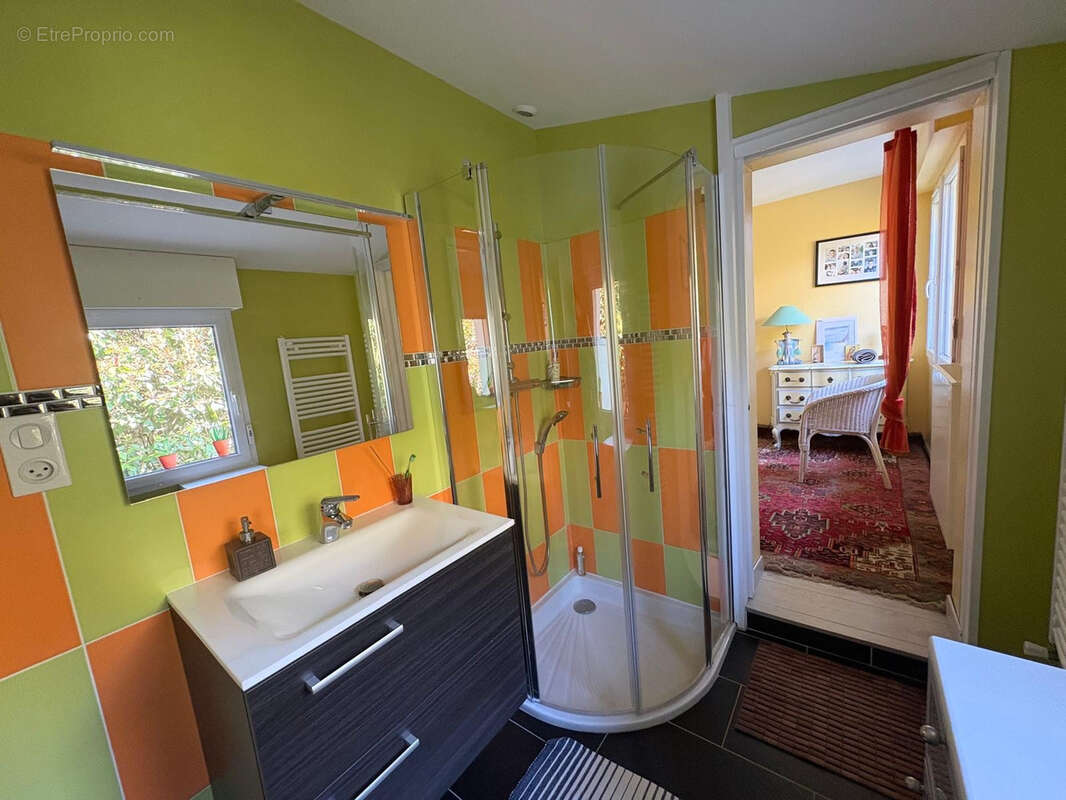 Une maison familiale pleine de potentiel, idéalement située à Sainte-Marguerite. - photo 12