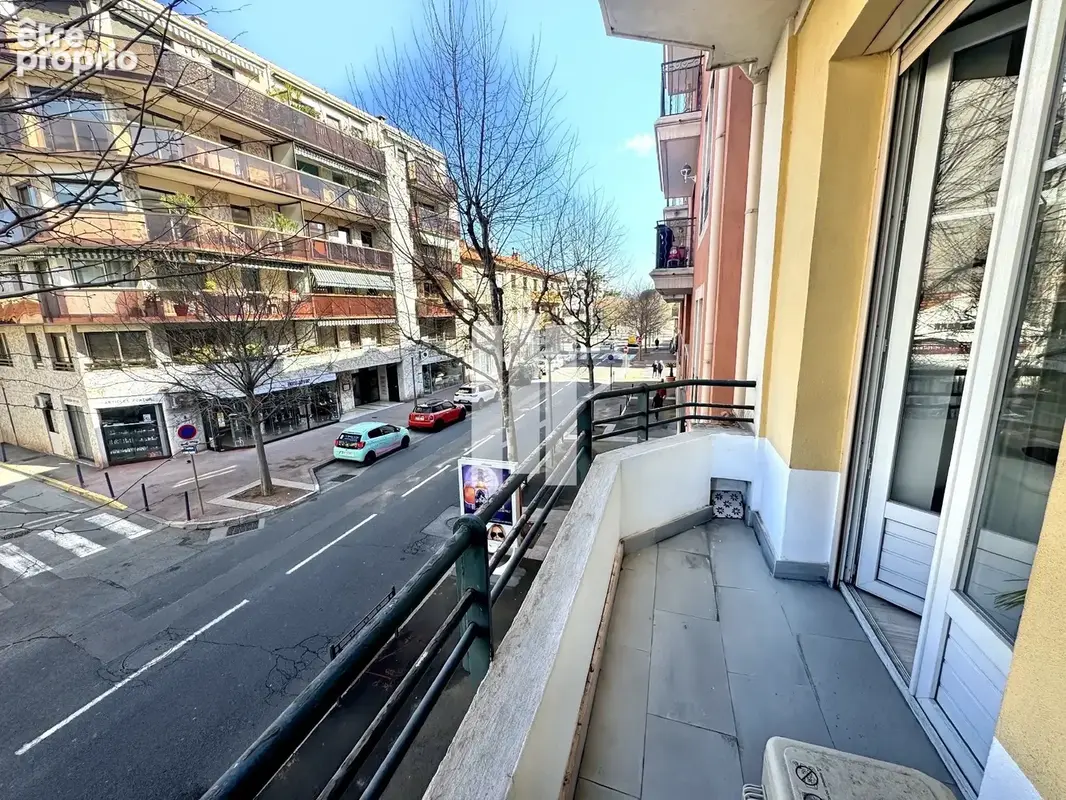 T2 coeur de ville avec ascenseur et cave - photo 8