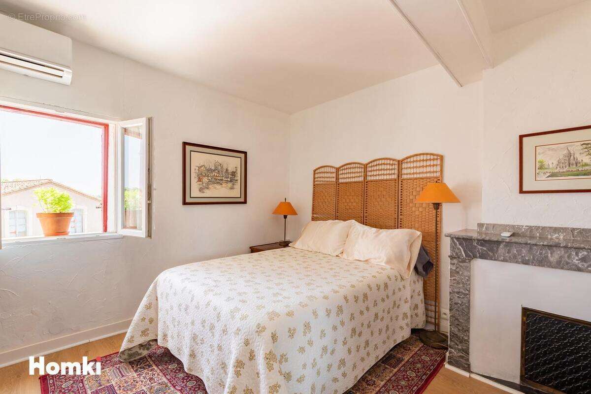 Maison à VILLENEUVE-LES-MONTREAL