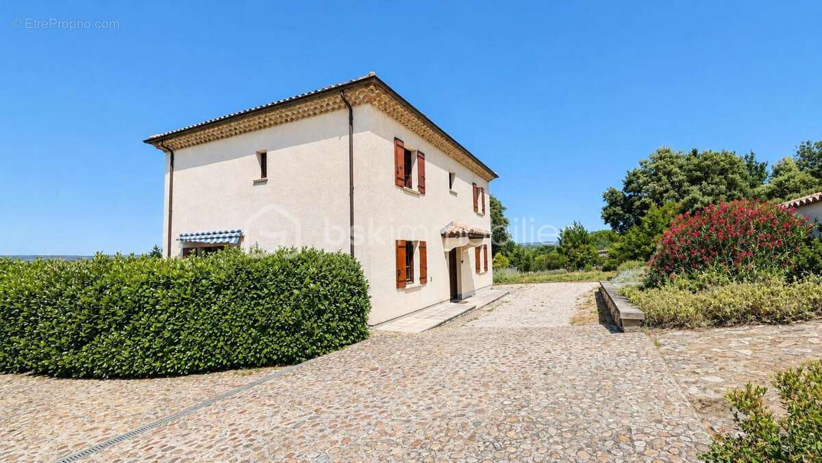 Maison traditionnelle avec très belle vue, grands volumes et terrain de plus de 2 000 m² - photo 3