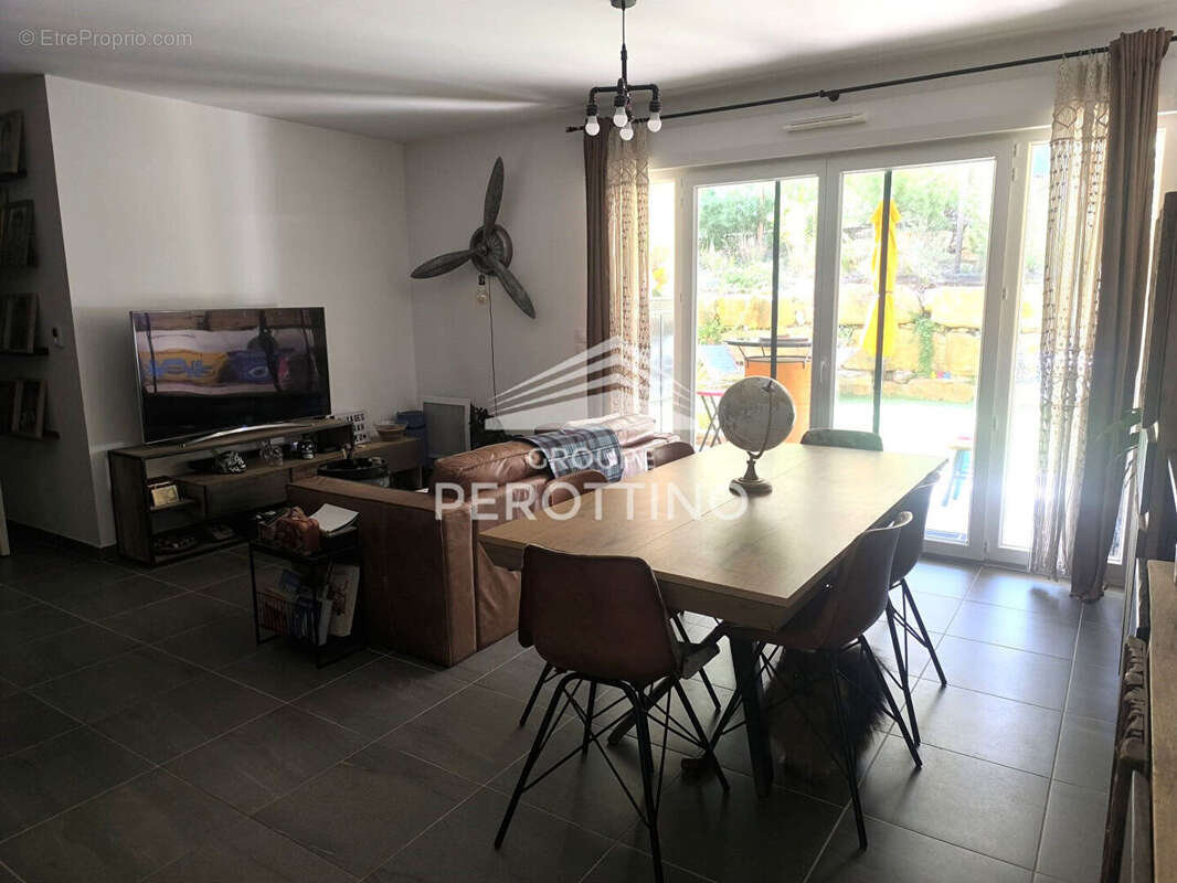 Appartement à PEYNIER