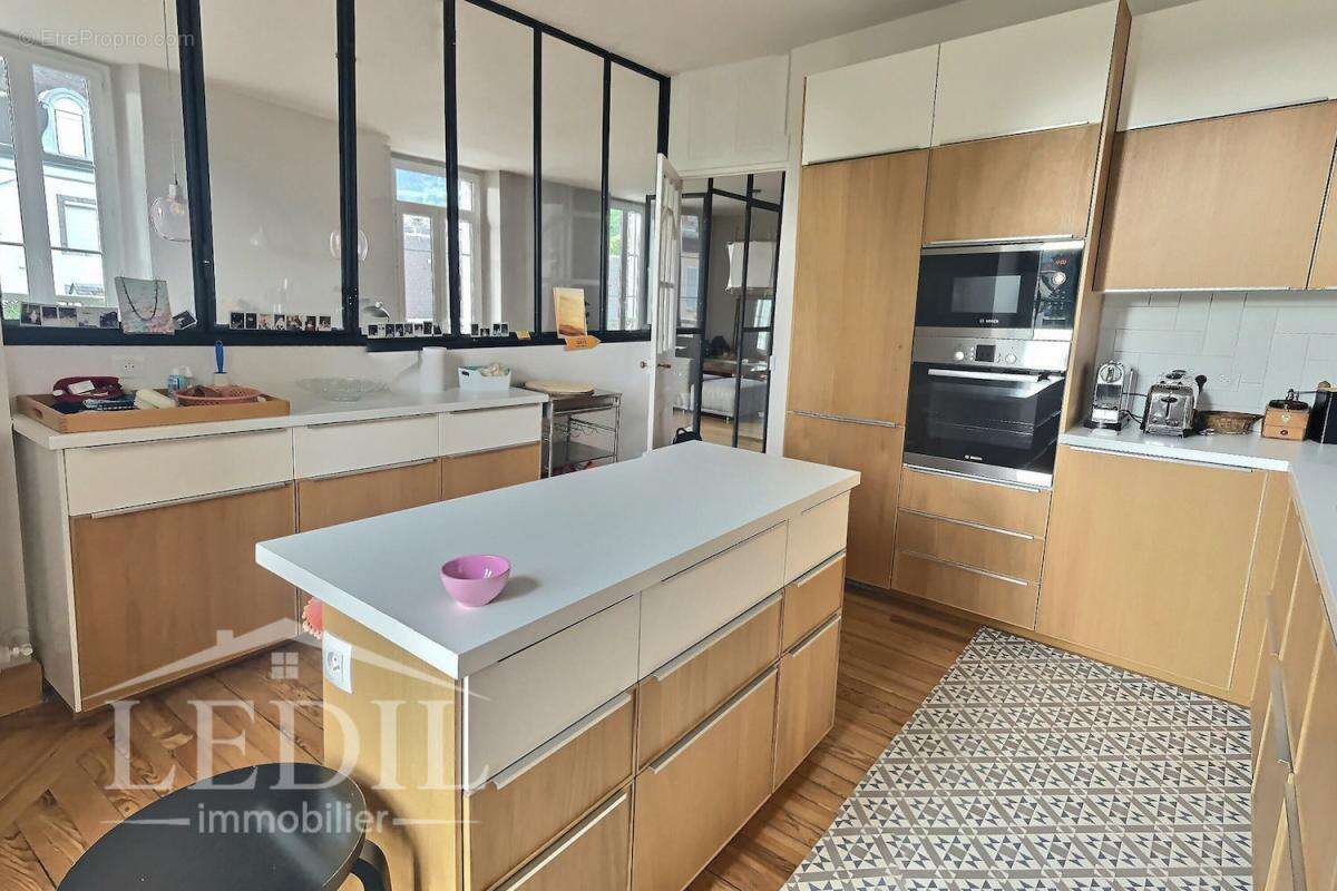 Élégant duplex de caractère avec terrasse et vue sur les montagnes - photo 3