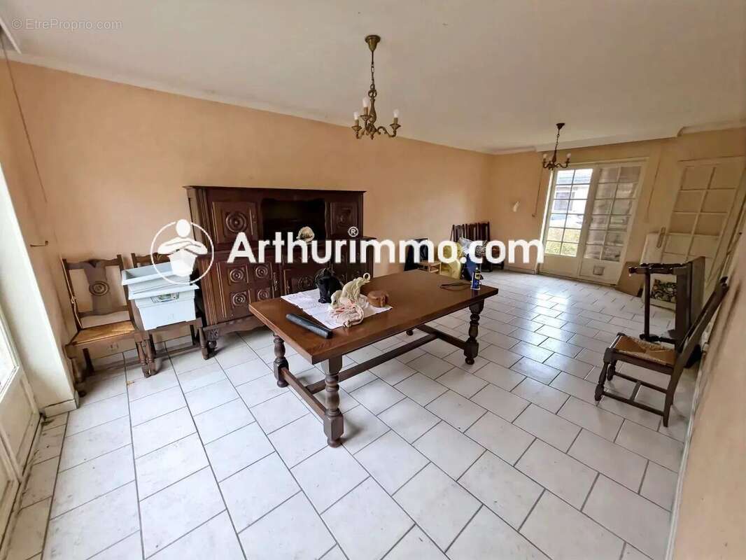 Maison à SAVIGNY-LE-TEMPLE