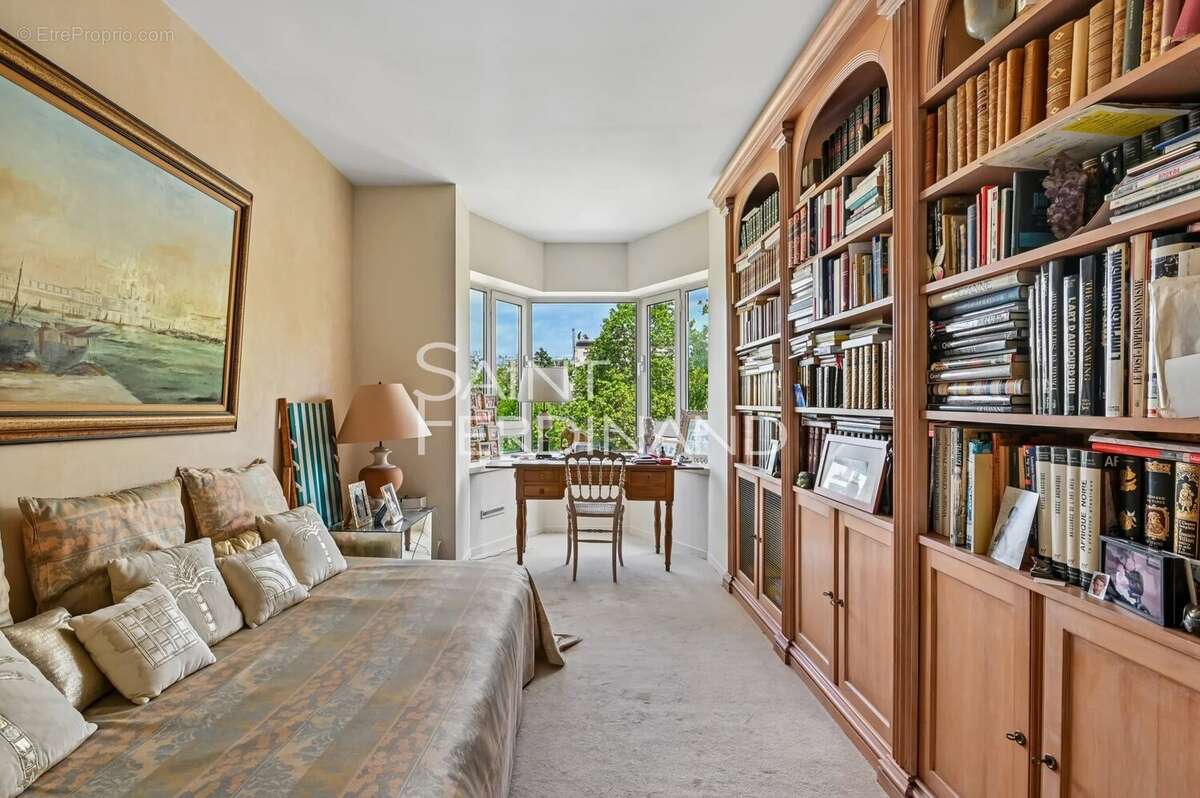 Appartement à NEUILLY-SUR-SEINE