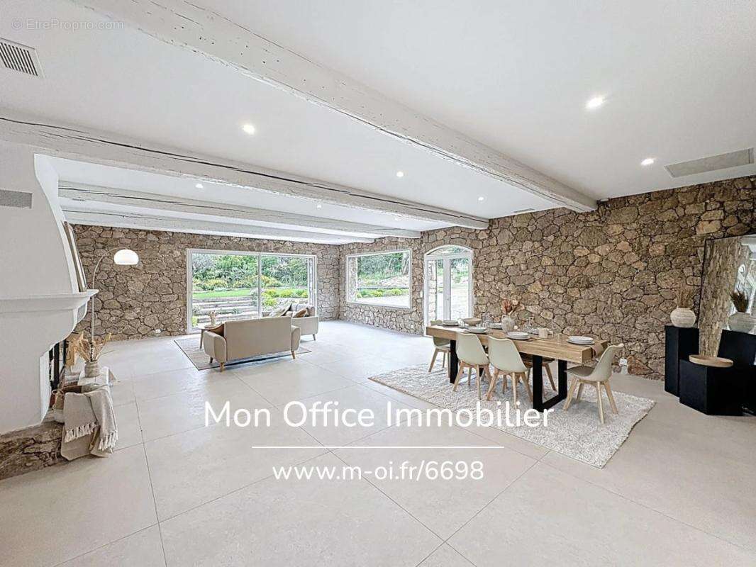 Maison à PLAN-DE-LA-TOUR