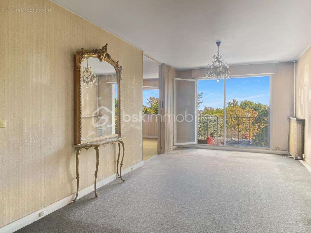 Appartement à VILLE-D&#039;AVRAY