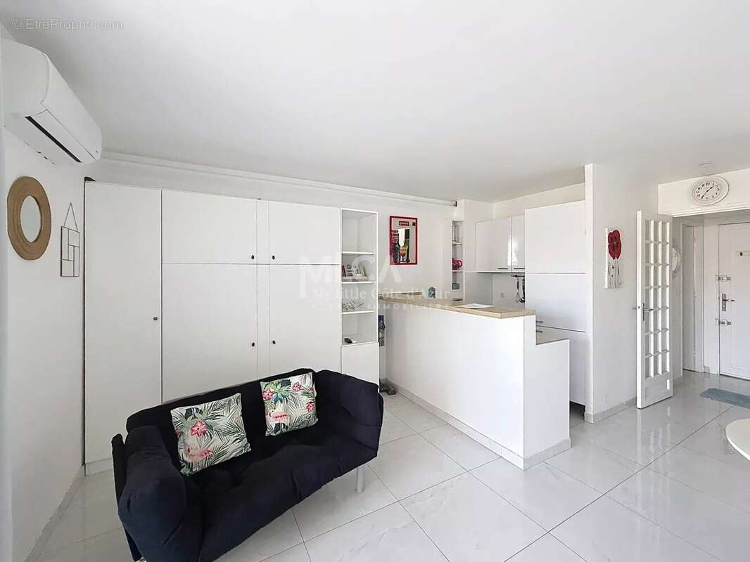 Appartement à SAINT-LAURENT-DU-VAR