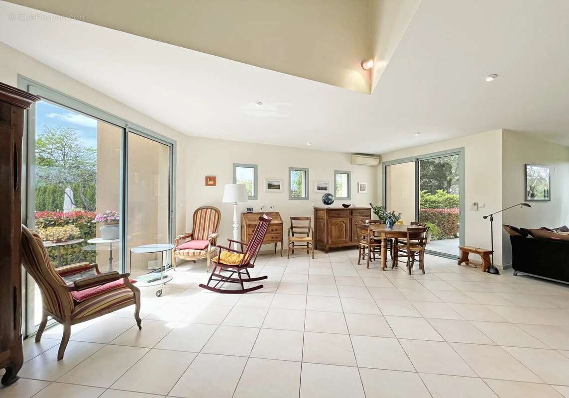 Maison à L'ISLE-SUR-LA-SORGUE