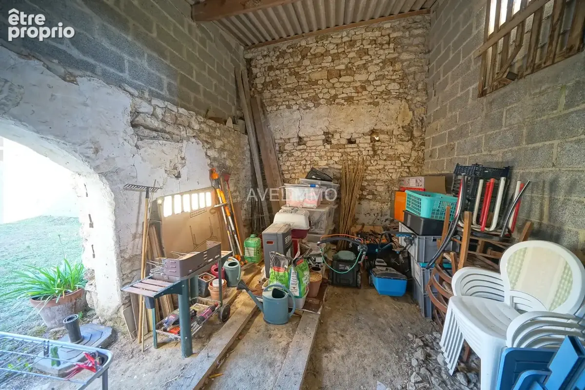 Maison avec grenier et dépendance aménageables - photo 17
