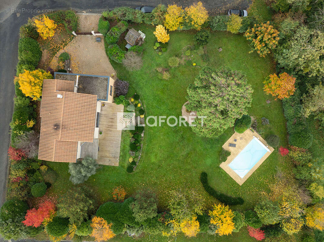 Maison à FLEURIEUX-SUR-L&#039;ARBRESLE