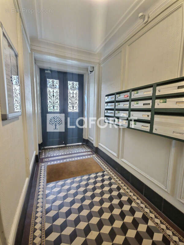 Appartement à NEUILLY-SUR-SEINE