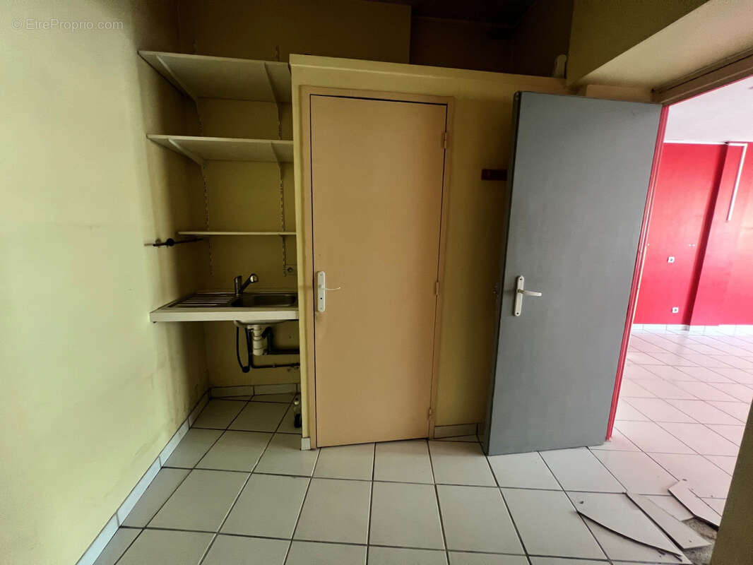 Secteur luton - local commercial professionnel de 44m2 avec vitrine - photo 7