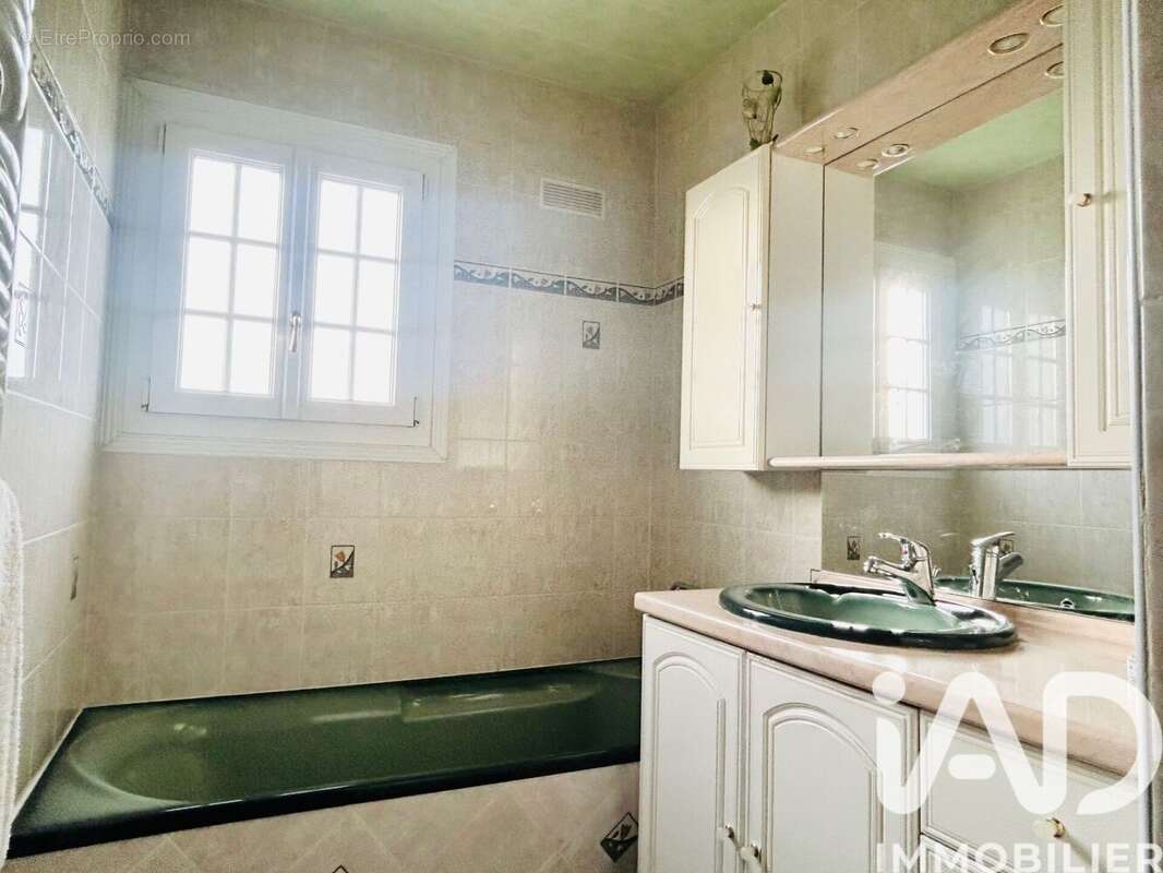 Photo 8 - Maison à NEUVILLE-FERRIERES