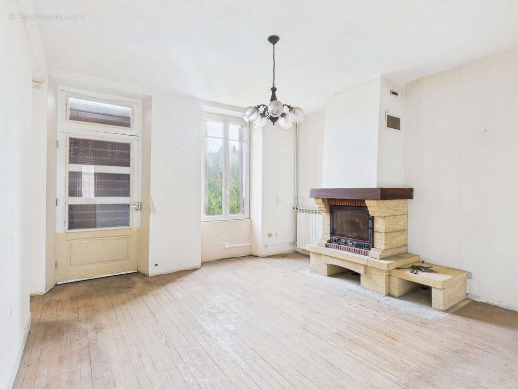 Maison à SAINT-JUST-SAUVAGE