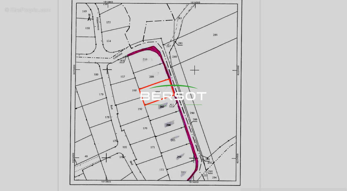 Terrain à SAINT-VIT