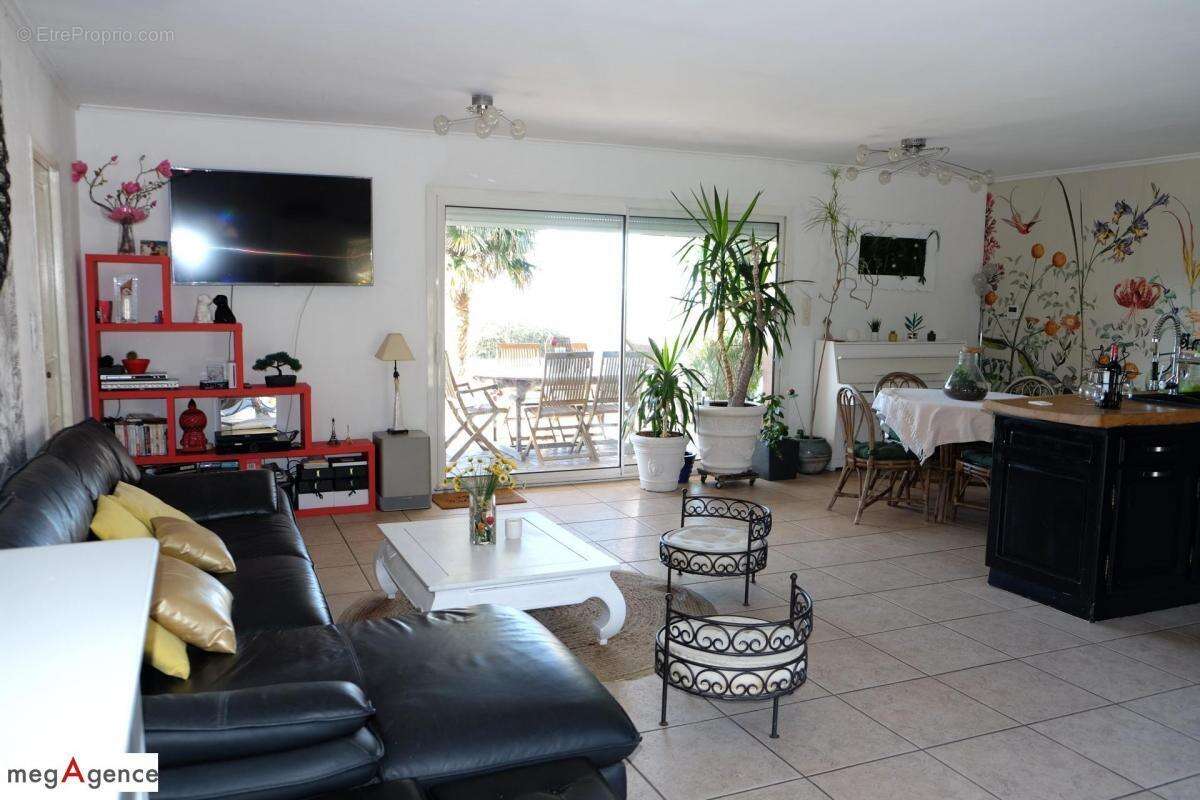 Maison à SAINT-GERMAIN-LES-VERGNES