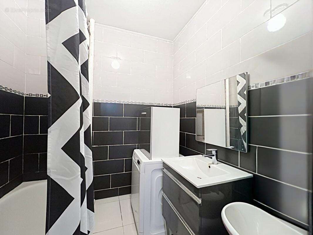 CLERMONT-FERRAND - Appartement T5 de 88 m² avec parking et cave - photo 9