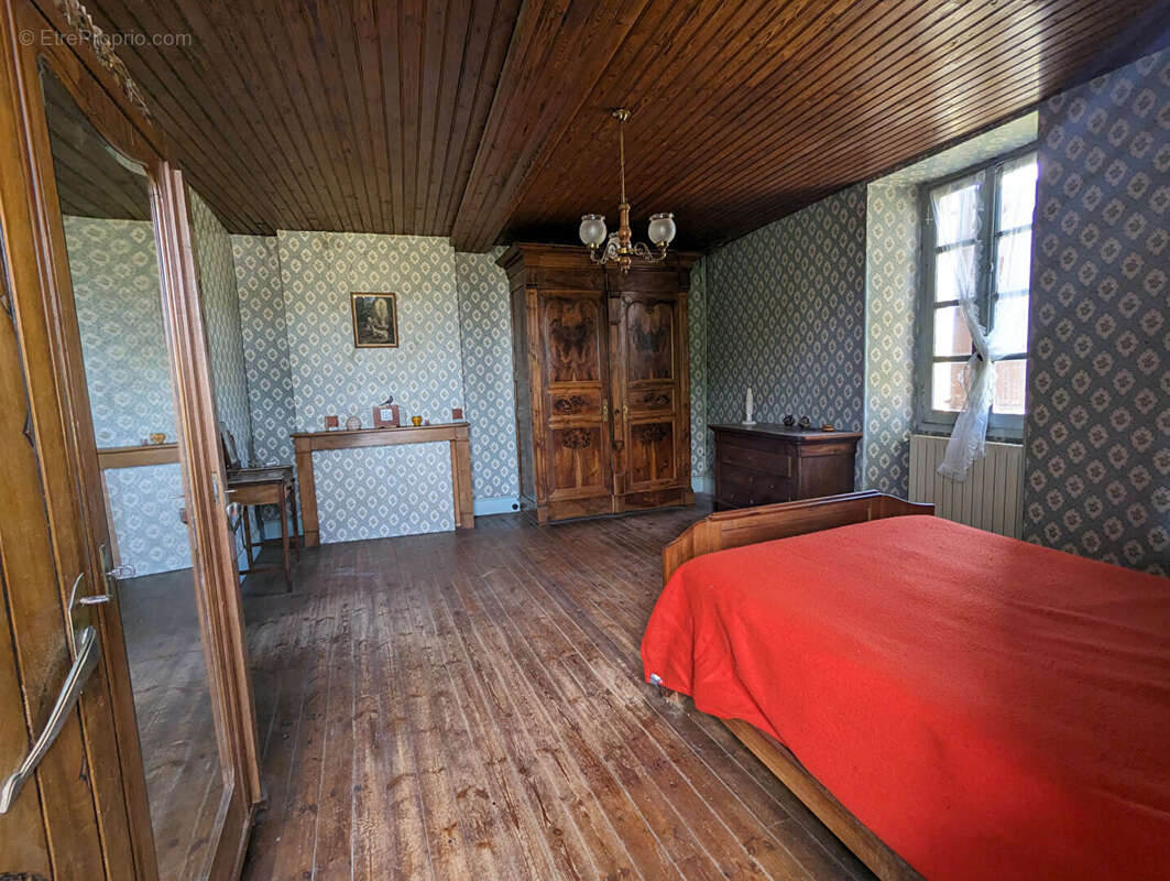 Maison à SAINT-NAZAIRE-DE-VALENTANE