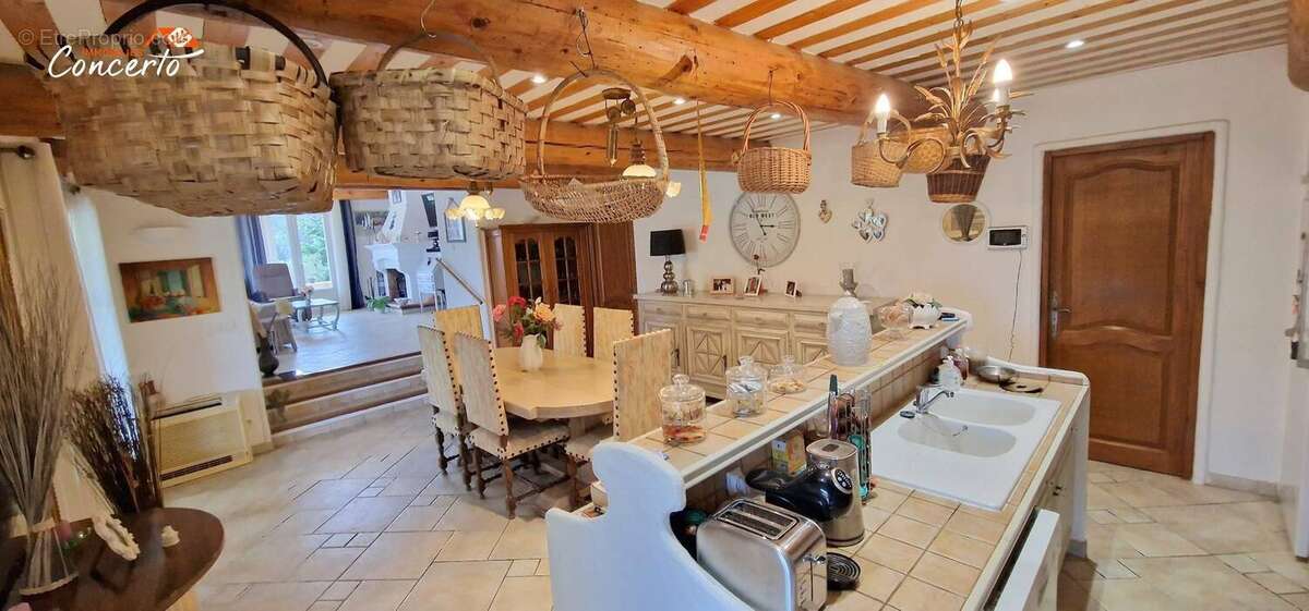 Autre à ROQUEBRUNE-SUR-ARGENS