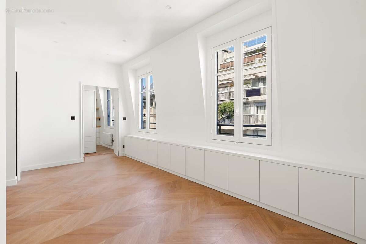 Appartement à PARIS-16E