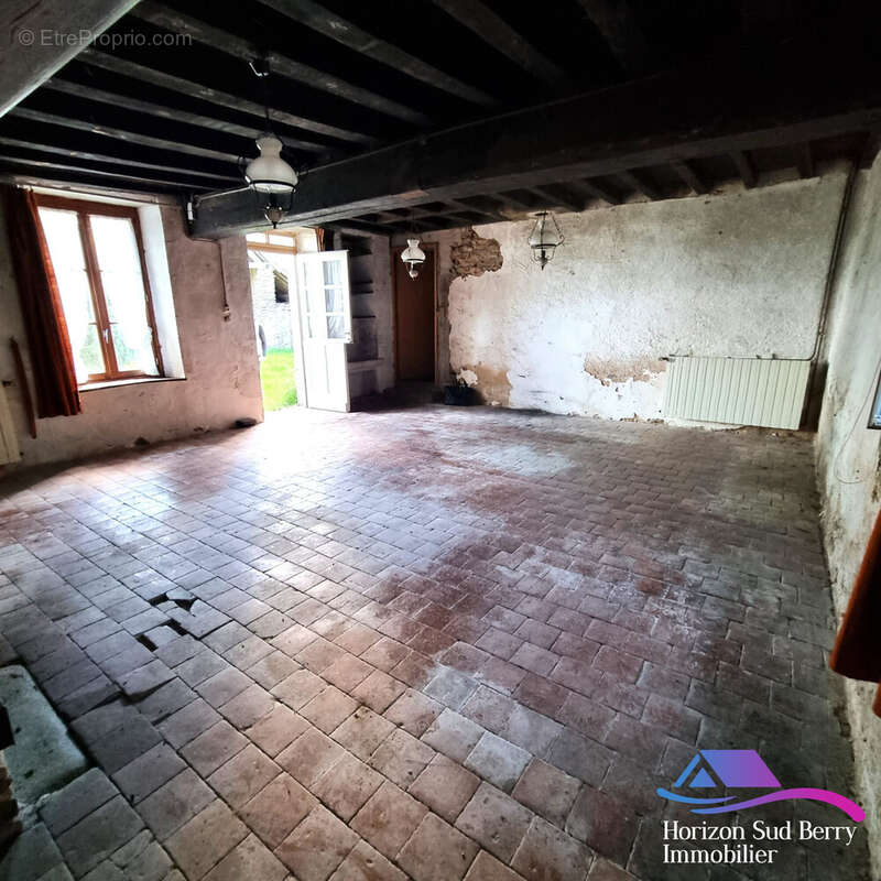 pièce de vie - Maison à CROZON-SUR-VAUVRE