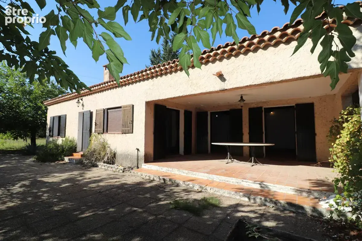 ARLES  Quartier Gimeaux  Maison de  200 m² sur 8 000 m² de terrain - photo 2