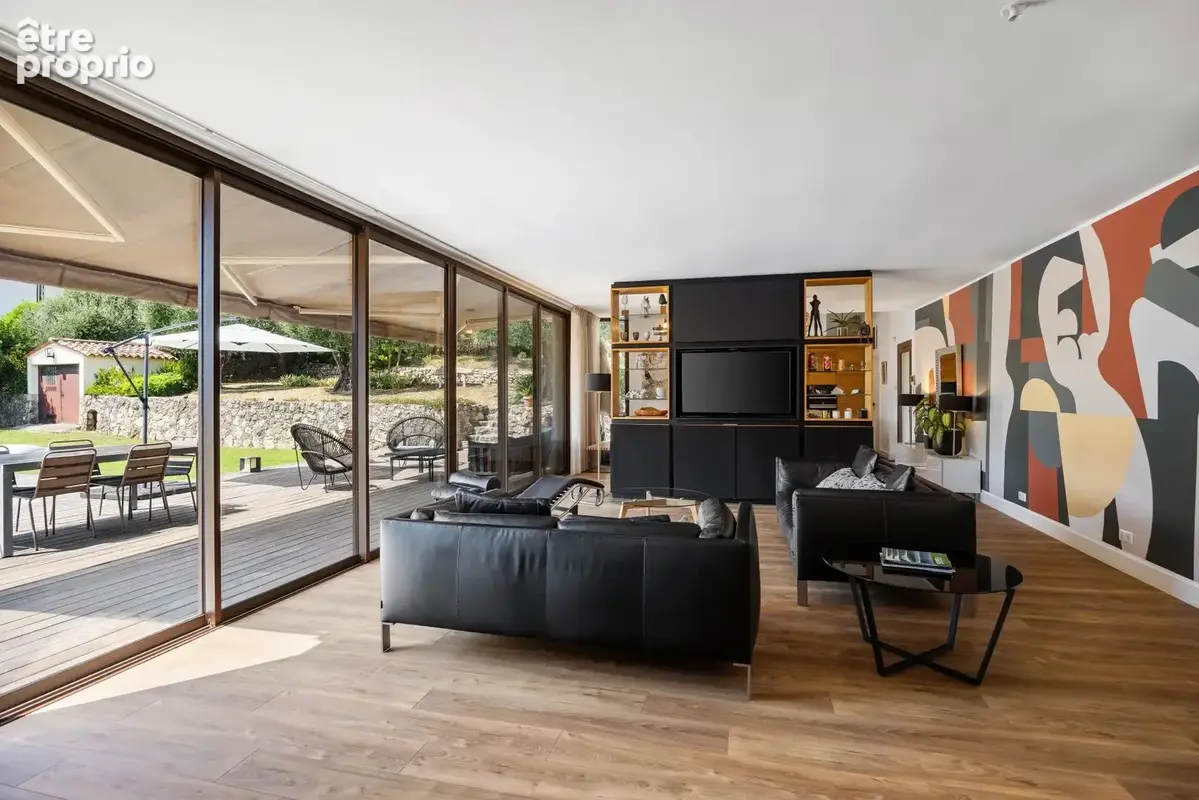 MOUGINS - Élegante bastide renovée de 1887  – Quartier résidentiel au calme à proximité des commerces - photo 17