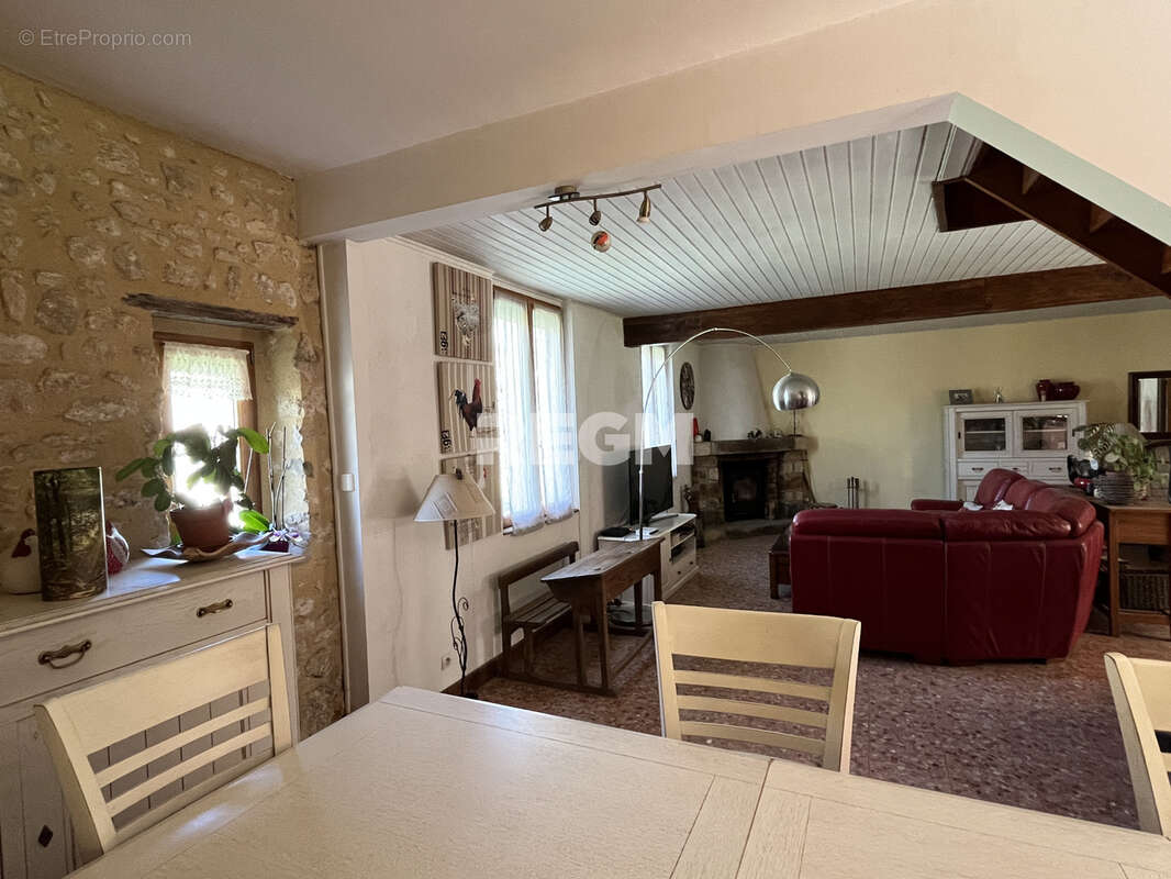 Maison à LA CHAPELLE-LA-REINE