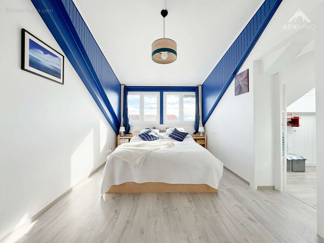 Maison à PERON
