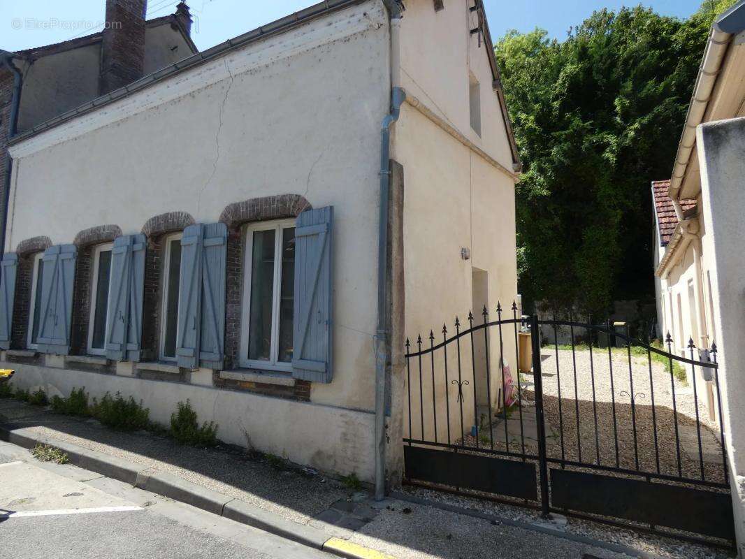 Maison à IVRY-LA-BATAILLE