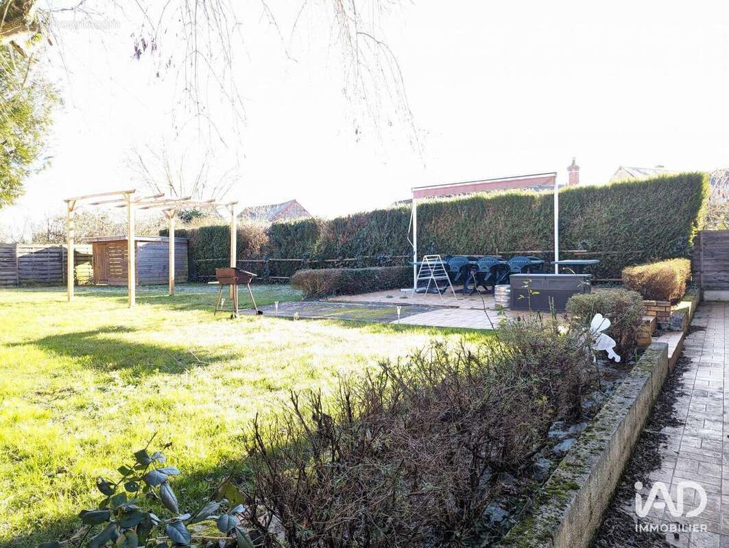 Photo 5 - Commerce à NEUVILLE-SUR-SARTHE