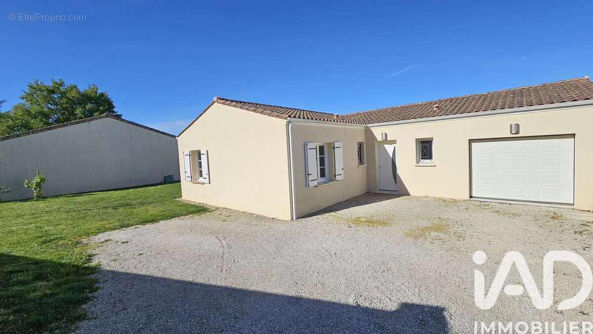 Photo 2 - Maison à CHAMPNIERS