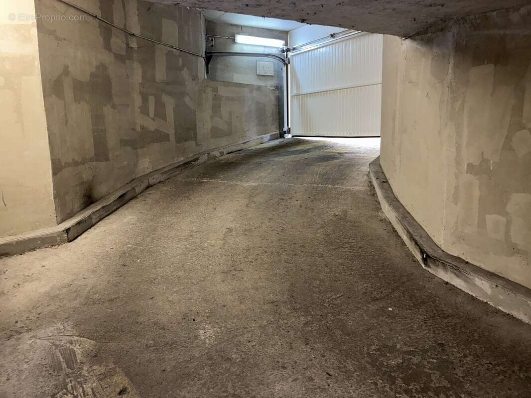 Parking à PARIS-20E