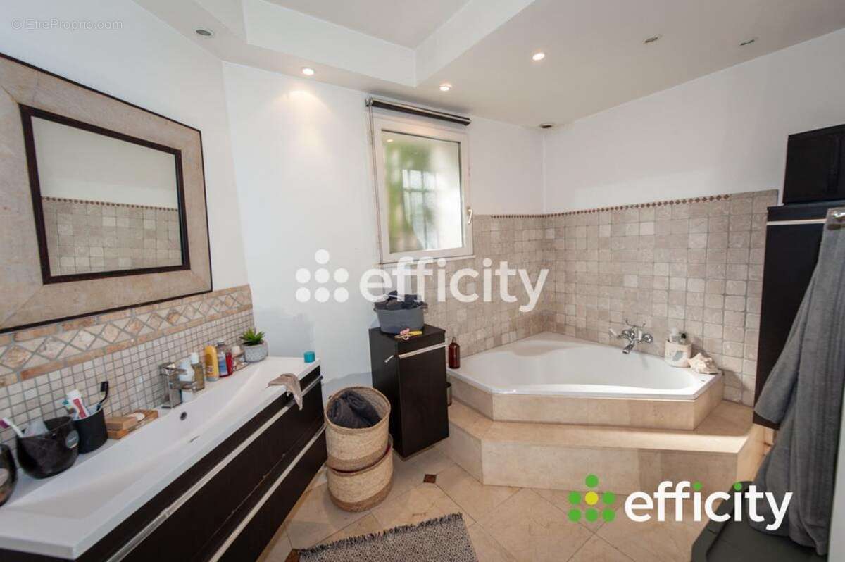 Maison à SAINT-PAUL-DE-VARCES