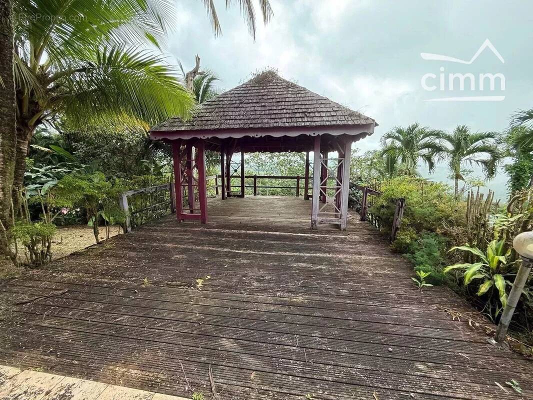 A vendre propriete deux batiments 8 pieces 304,26m² terrain 6595m² - photo 9
