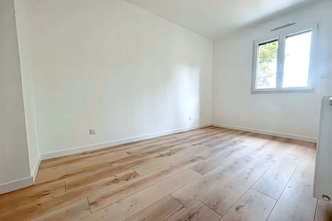 Maison à FEROLLES-ATTILLY