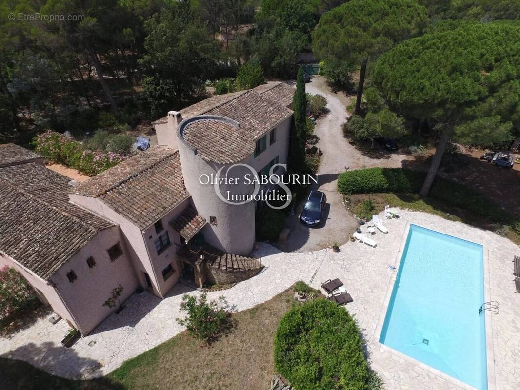 Maison à ROQUEBRUNE-SUR-ARGENS