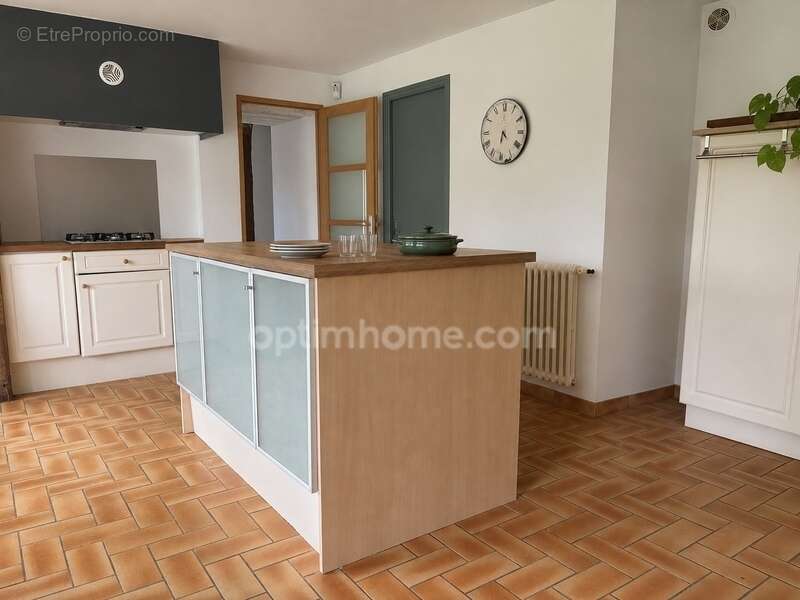 Authentique longère rénovée de 215 m2 – 5 chambres – Terrain arboré de 3000m2 au calme absolu - photo 5