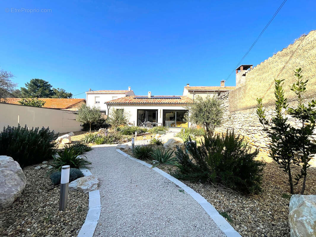 Maison à MORIERES-LES-AVIGNON