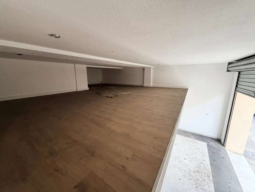 Commerce à VALLAURIS