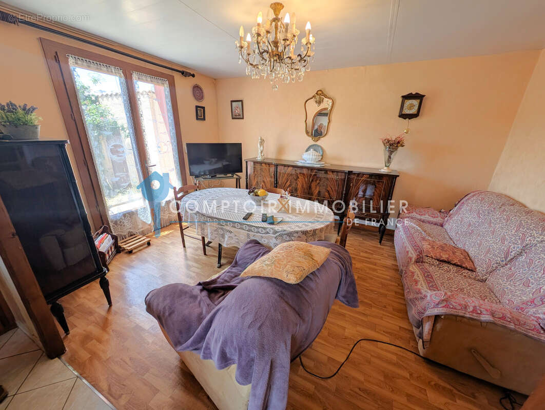 Dépt. 07 -  A VENDRE à COUCOURON - Maison de 131 m2 avec garage et jardin - Parcelle de 670 m2 - photo 7