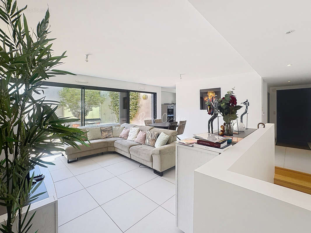 Maison f4 99 m2 centre ville avec garage et piscine - photo 4