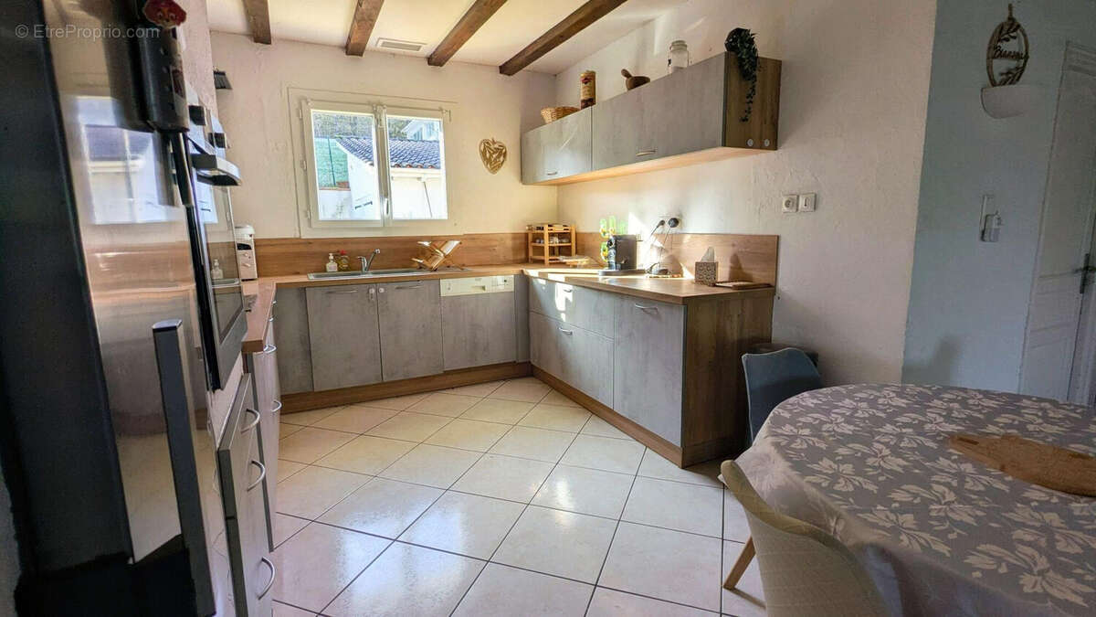 cuisine - Maison à SAINT-PIERRE-DE-CLAIRAC