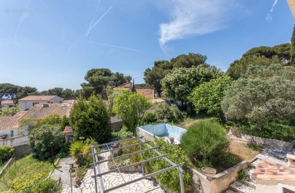 Terrain à SAUSSET-LES-PINS
